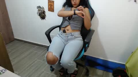 Snapshot of juli_love11 chatting on January 6, 2025, 10:58 pm JULIETA online show from January 6, 2025, 10:58 pm