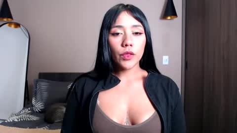 Snapshot of juli_love11 chatting on July 25, 2026, 12:09 am JULIETA online show from July 25, 2026, 12:09 am