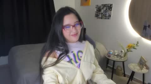 Snapshot of juli_santos_22 chatting on March 17, 2026, 4:28 am juli_santos_22 online show from March 17, 2026, 4:28 am