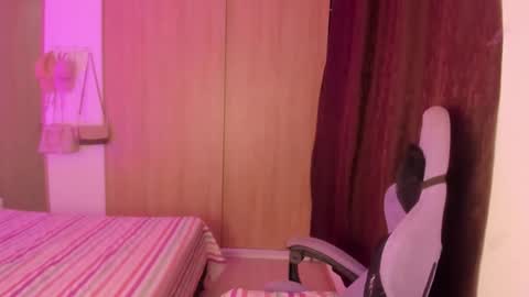 Snapshot of juli_santos_22 chatting on April 26, 2026, 3:37 am juli_santos_22 online show from April 26, 2026, 3:37 am