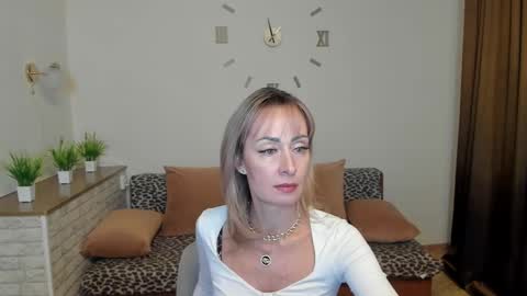 Snapshot of julia__cherry_ chatting on December 6, 2024, 9:02 pm julia__cherry_ online show from December 6, 2024, 9:02 pm