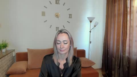 Snapshot of julia__cherry_ chatting on January 5, 2025, 8:32 am julia__cherry_ online show from January 5, 2025, 8:32 am