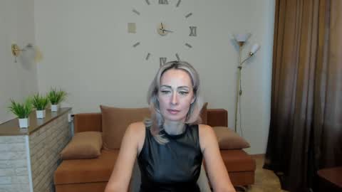 Snapshot of julia__cherry_ chatting on January 16, 2025, 10:42 am julia__cherry_ online show from January 16, 2025, 10:42 am