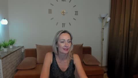 Snapshot of julia__cherry_ chatting on February 1, 2025, 4:54 pm julia__cherry_ online show from February 1, 2025, 4:54 pm
