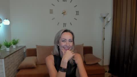 Snapshot of julia__cherry_ chatting on February 8, 2025, 1:44 pm julia__cherry_ online show from February 8, 2025, 1:44 pm