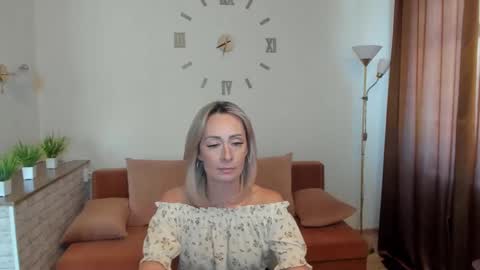Snapshot of julia__cherry_ chatting on February 9, 2025, 11:14 am julia__cherry_ online show from February 9, 2025, 11:14 am