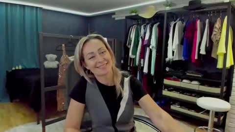 Snapshot of julia__cherry_ chatting on February 8, 2026, 4:21 pm julia__cherry_ online show from February 8, 2026, 4:21 pm