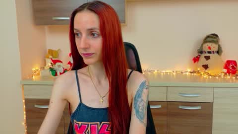 Snapshot of julia__jae chatting on December 17, 2025, 7:36 am JuliaJae online show from December 17, 2025, 7:36 am