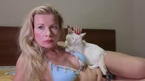 Snapshot of julia_giulia chatting on October 9, 2025, 8:51 pm julia_giulia online show from October 9, 2025, 8:51 pm
