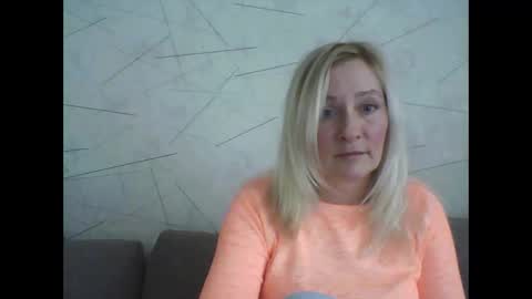 Julia mee online show from November 18, 2025, 7:57 am