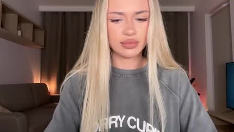 Snapshot of julia_rle chatting on October 13, 2025, 7:47 pm Julia R Le online show from October 13, 2025, 7:47 pm