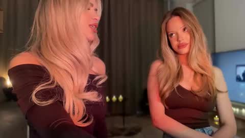 Snapshot of julia_rle chatting on October 21, 2025, 10:43 pm Julia R Le online show from October 21, 2025, 10:43 pm