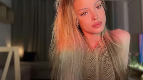 Snapshot of julia_rle chatting on October 25, 2025, 4:57 pm Julia R Le online show from October 25, 2025, 4:57 pm