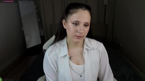 Julia Shyy online show from May 9, 2026, 1:22 am
