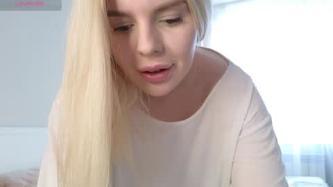 Snapshot of juliacontrol chatting on January 3, 2025, 6:22 am Molly online show from January 3, 2025, 6:22 am