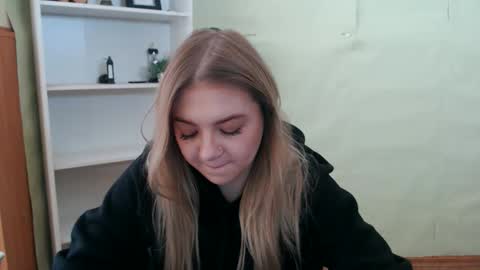 Snapshot of juliacrazy_ chatting on February 24, 2025, 6:38 am juliacrazy_ online show from February 24, 2025, 6:38 am