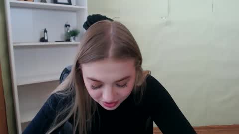 Snapshot of juliacrazy_ chatting on February 24, 2025, 9:43 am juliacrazy_ online show from February 24, 2025, 9:43 am