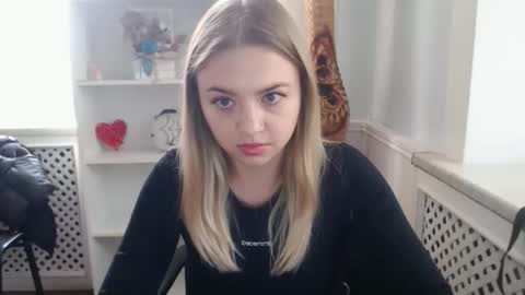 Snapshot of juliacrazy_ chatting on October 12, 2025, 5:17 am juliacrazy_ online show from October 12, 2025, 5:17 am