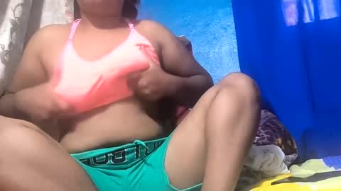 juliah02 online show from February 16, 2025, 1:38 pm