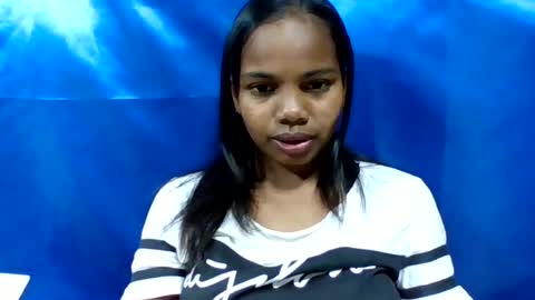 juliah02 online show from June 16, 2026, 4:48 am
