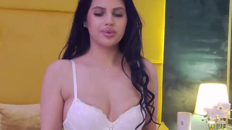 Snapshot of juliaharveyy chatting on February 25, 2025, 12:36 am Julia online show from February 25, 2025, 12:36 am