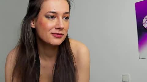 Snapshot of juliahunts chatting on November 24, 2025, 5:40 am JuliaHunt online show from November 24, 2025, 5:40 am