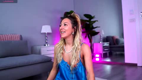 Snapshot of juliahyde chatting on January 18, 2026, 2:15 am Julia online show from January 18, 2026, 2:15 am