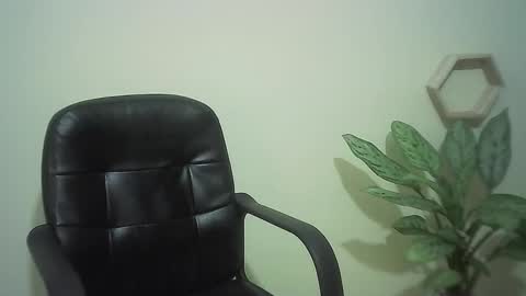 Snapshot of juliamack chatting on March 1, 2025, 12:28 am JuliaMack online show from March 1, 2025, 12:28 am