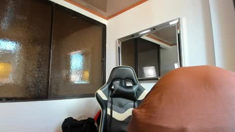 julian_wallace online show from April 4, 2026, 7:55 pm