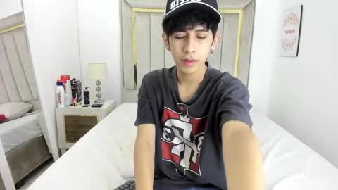 Snapshot of julian_xp chatting on January 6, 2026, 7:28 pm Julian online show from January 6, 2026, 7:28 pm