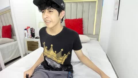 Snapshot of julian_xp chatting on January 11, 2026, 7:41 pm Julian online show from January 11, 2026, 7:41 pm