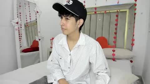 Snapshot of julian_xp chatting on February 16, 2026, 7:43 pm Julian online show from February 16, 2026, 7:43 pm