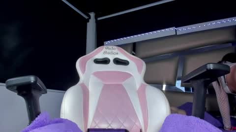 juliana_js_ online show from September 9, 2025, 1:38 am