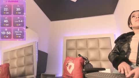 juliana_js_ online show from September 15, 2025, 11:54 am