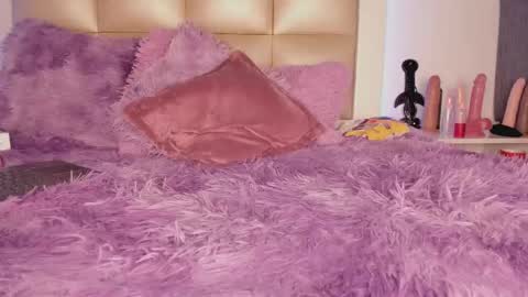 juliana_js_ online show from November 7, 2025, 8:58 am