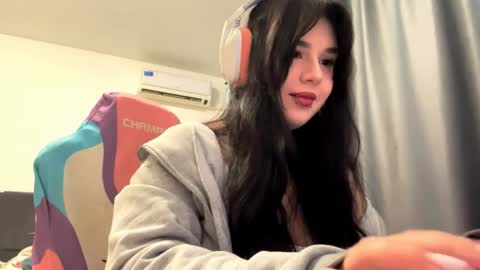 Snapshot of julianesanzo chatting on May 22, 2026, 9:15 am MIa online show from May 22, 2026, 9:15 am