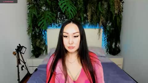 Julianna online show from November 9, 2025, 2:48 pm