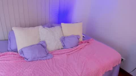 Snapshot of julianne__ chatting on February 4, 2025, 11:05 am Julianne online show from February 4, 2025, 11:05 am