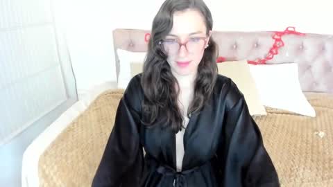 Snapshot of julianne__ chatting on February 15, 2025, 10:33 am Julianne online show from February 15, 2025, 10:33 am