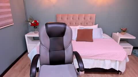 Snapshot of julianne__ chatting on March 8, 2025, 10:32 am Julianne online show from March 8, 2025, 10:32 am