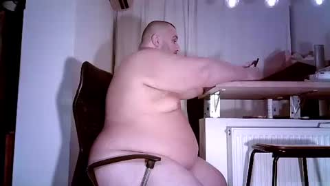 Snapshot of julianoparno chatting on January 13, 2026, 2:50 am Juliano online show from January 13, 2026, 2:50 am