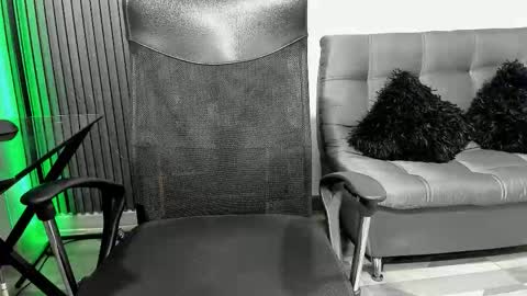 Julian online show from November 6, 2025, 12:28 pm