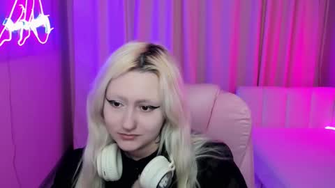 JuliaSharkk online show from October 1, 2025, 8:59 pm