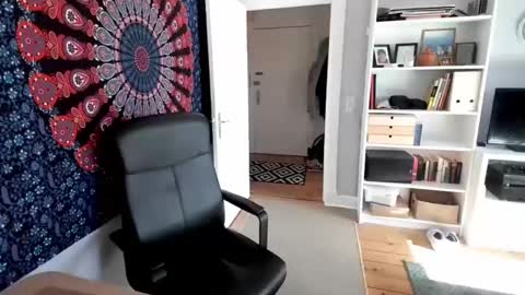 juliasometimes online show from February 27, 2025, 3:05 pm