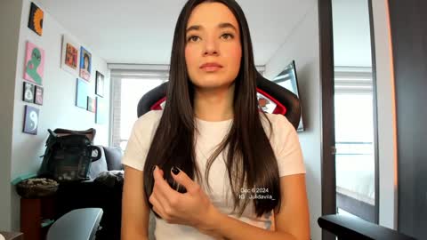 Snapshot of julidavila chatting on December 6, 2024, 9:57 pm Jeimy Help me to reach 100 thumbs up online show from December 6, 2024, 9:57 pm