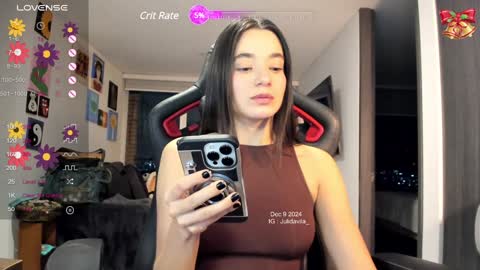 Snapshot of julidavila chatting on December 10, 2024, 12:39 am Jeimy Help me to reach 100 thumbs up online show from December 10, 2024, 12:39 am