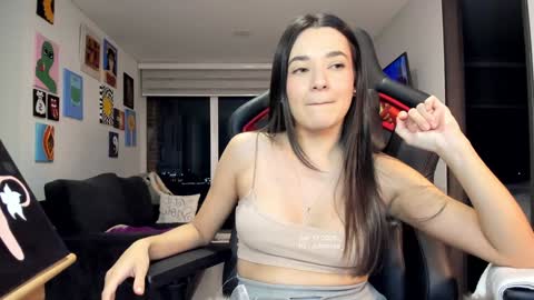 Snapshot of julidavila chatting on January 18, 2025, 4:04 am Jeimy Help me to reach 100 thumbs up online show from January 18, 2025, 4:04 am