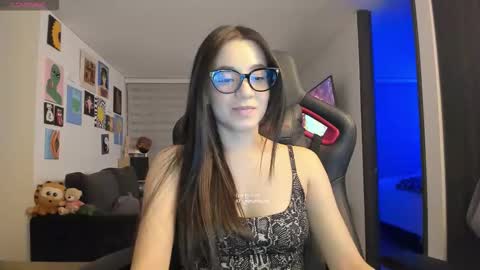 Snapshot of julidavila chatting on October 14, 2025, 1:28 am Jeimy Help me to reach 100 thumbs up online show from October 14, 2025, 1:28 am