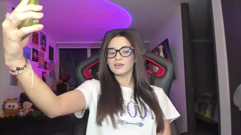 Snapshot of julidavila chatting on February 9, 2026, 12:58 am Jeimy Help me to reach 100 thumbs up online show from February 9, 2026, 12:58 am