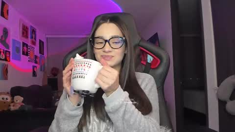 Snapshot of julidavila chatting on February 11, 2026, 1:10 am Jeimy Help me to reach 100 thumbs up online show from February 11, 2026, 1:10 am